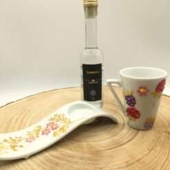 Bicchierino con Piattino in Porcellana Dipinta e Bottiglia Sambuca - Articolo da Regalo, Home Design