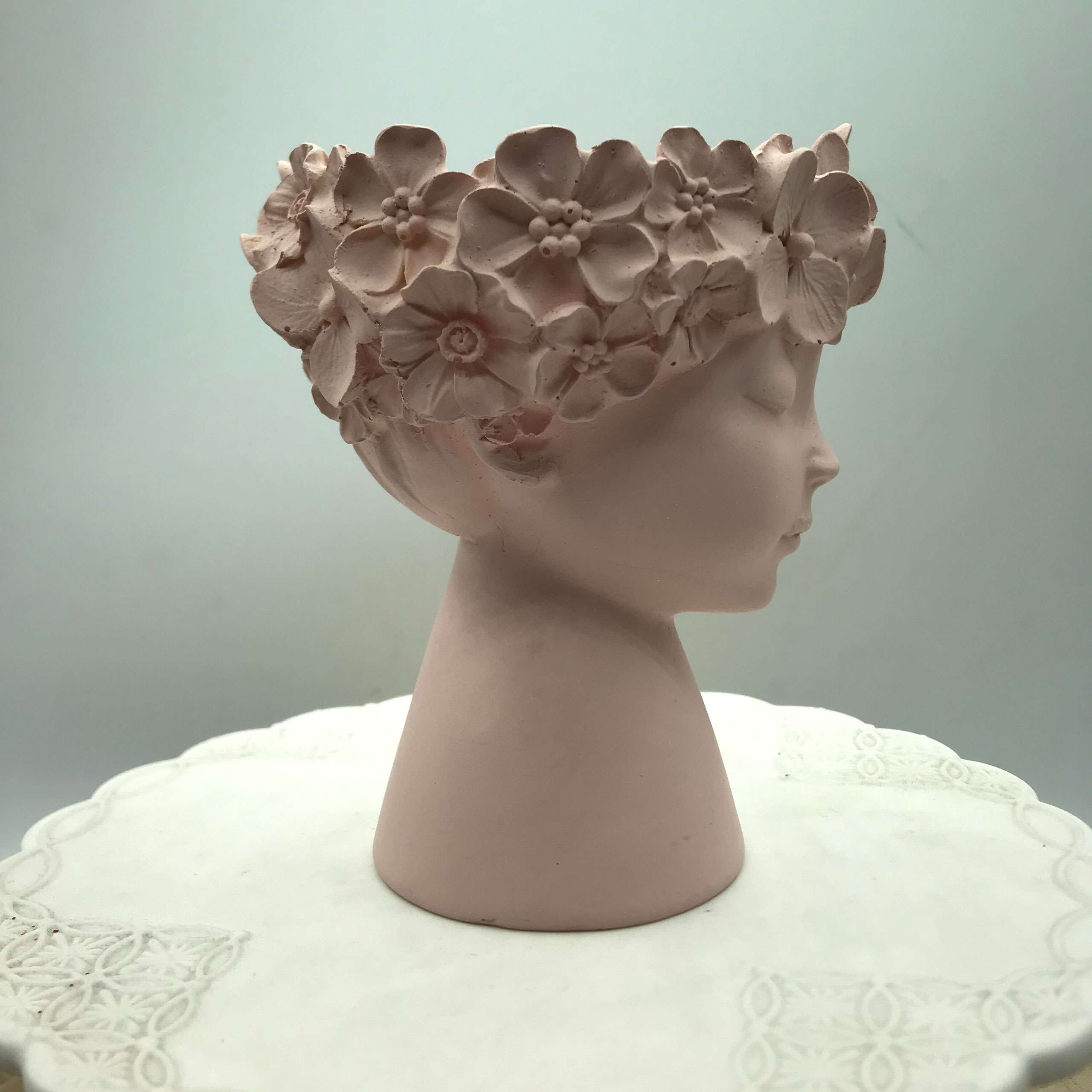 Portapiantina-ragazza-con-ortensie-cipria (3)