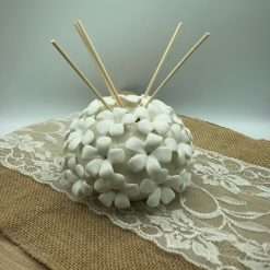Profumatore Tondo con Primule in Porcellana Ø 11,5, Margot - Articolo da Regalo, Home Design