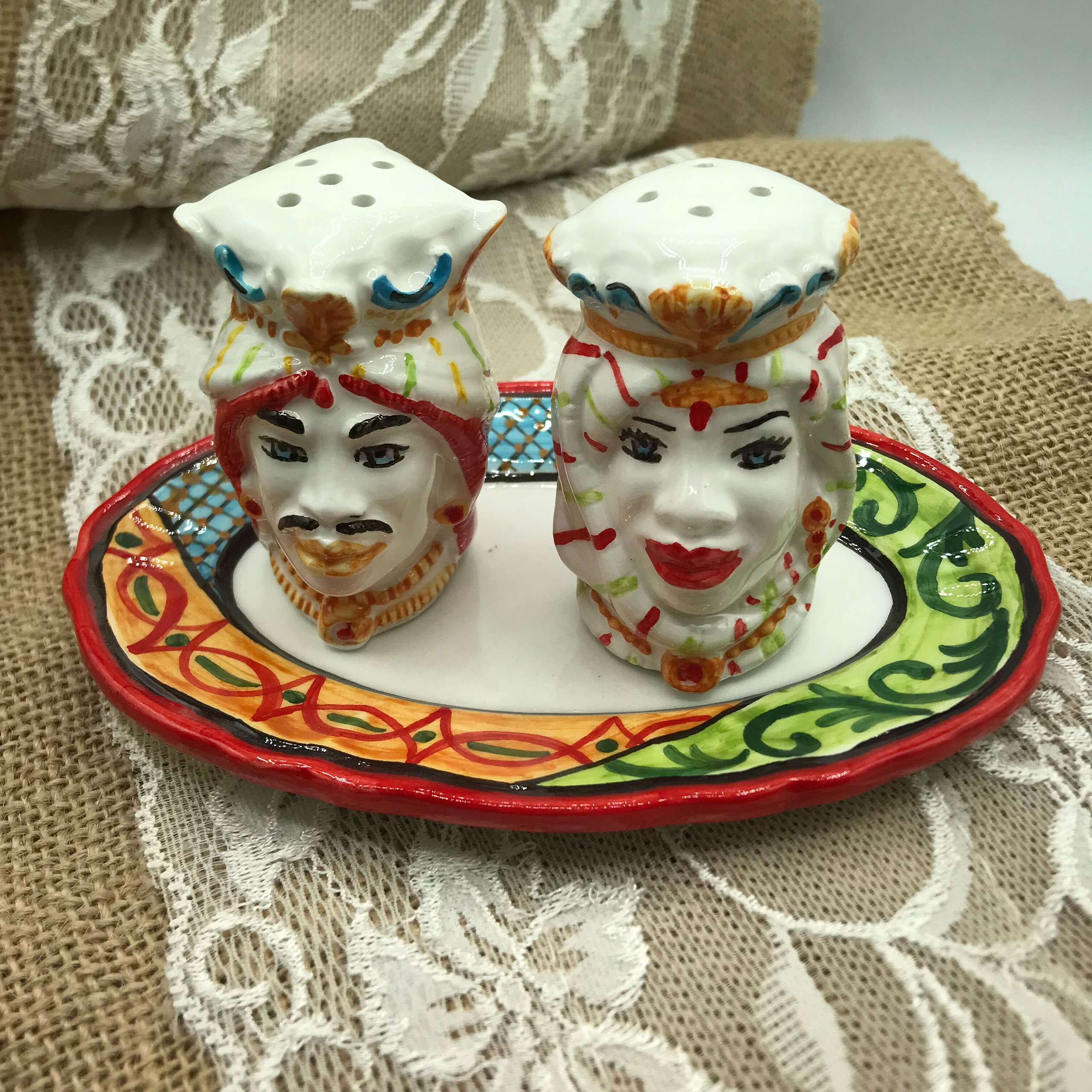 Set-sale-e-pepe-con-vassoio-testa-di-moro-africano-sicily-folk-donna (1)