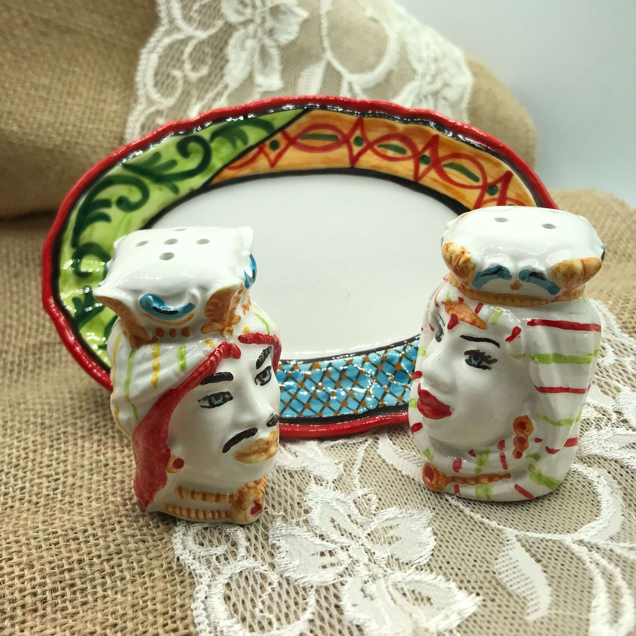 Set-sale-e-pepe-con-vassoio-testa-di-moro-africano-sicily-folk-donna (3)