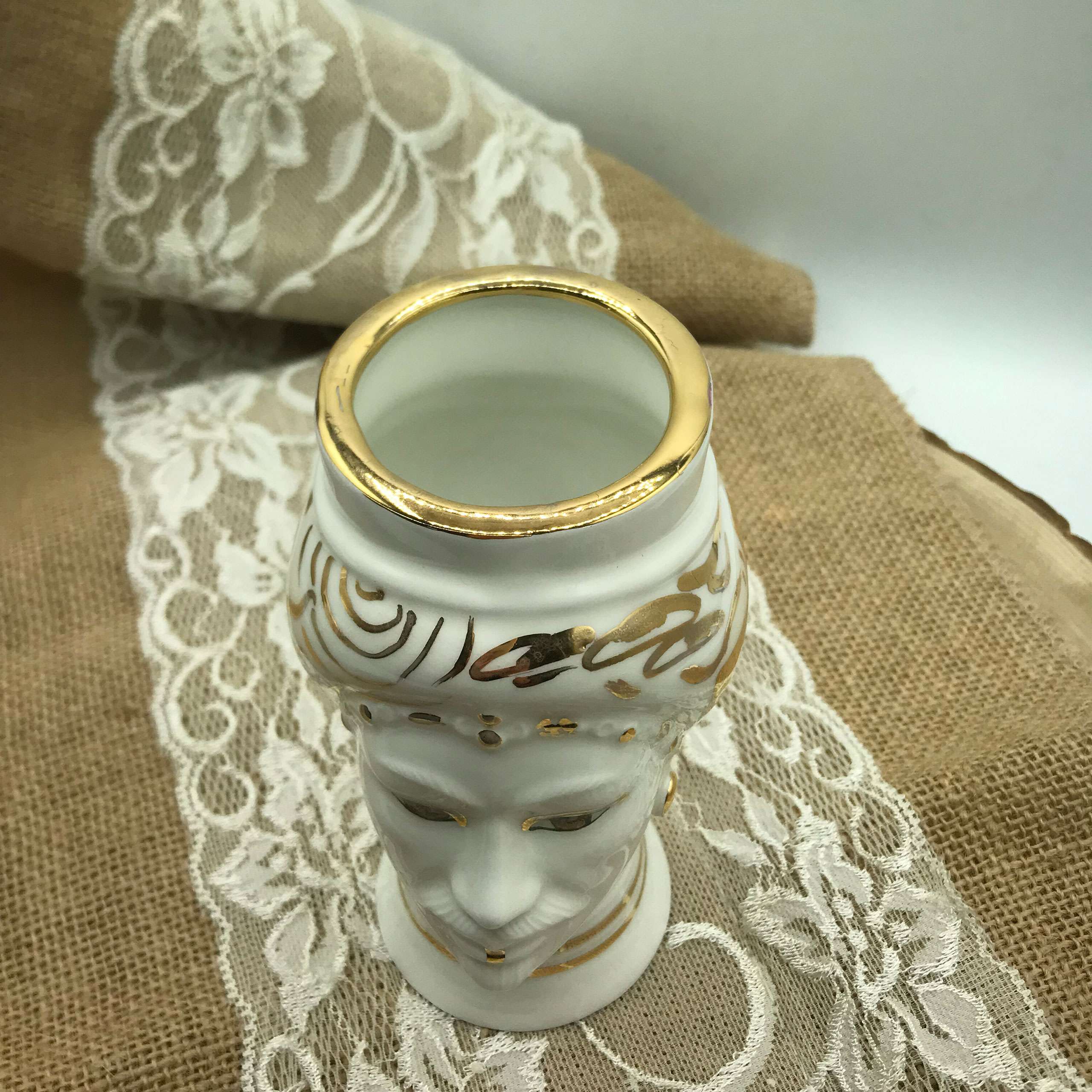 Vaso-testa-di-moro-uomo-token-bianco-e-oro-nonna-rosa (2)