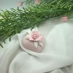 STOCK 4 PEZZI Cuore con Rosa in Ceramica, Ilary Queen - Articolo da Regalo, Home Design