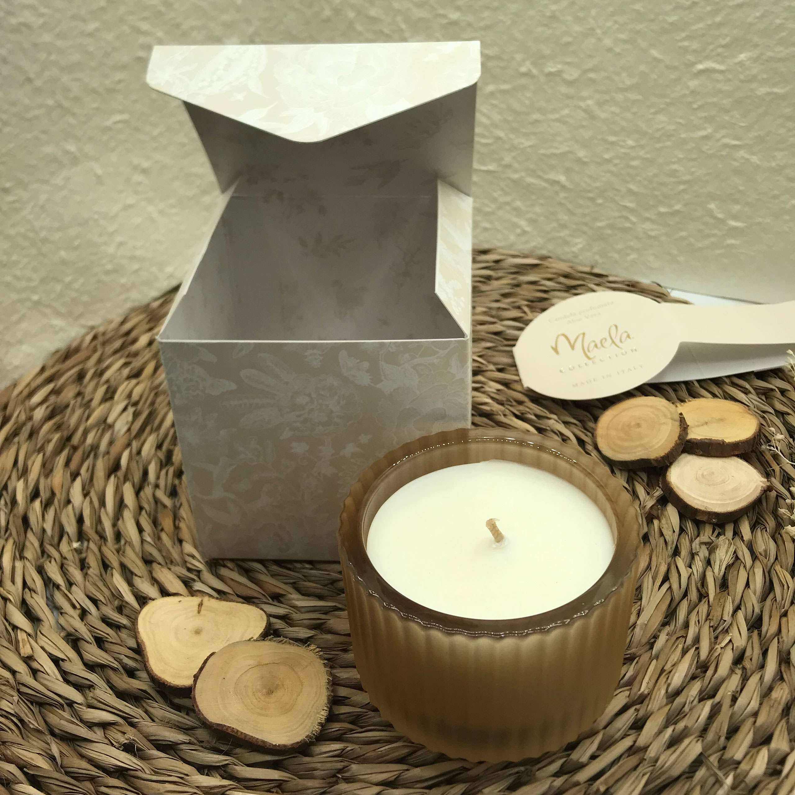Vaso-rigato-caramello-piccolo-con-candela-profumata (1)