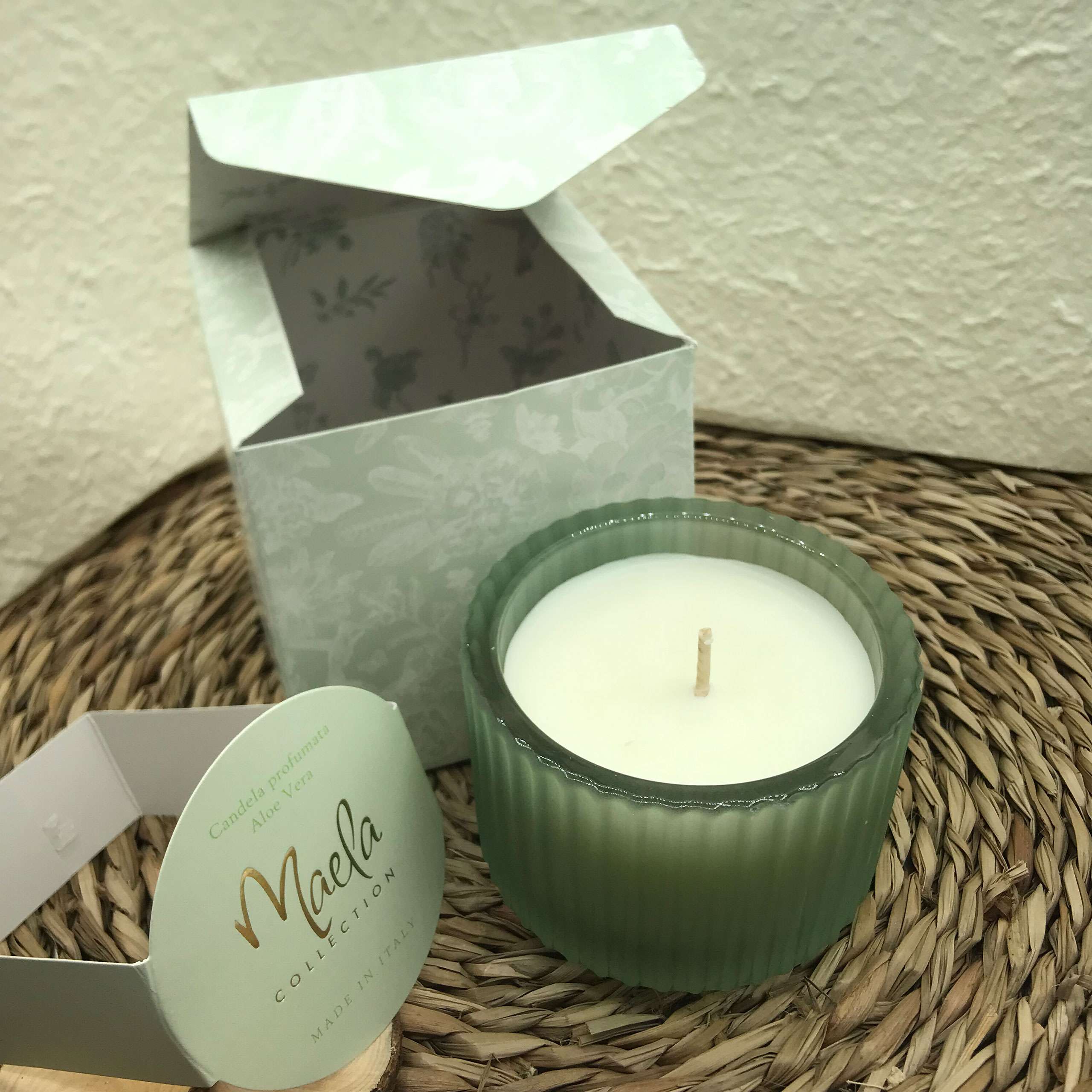 Vaso-rigato-piccolo-verde-salvia-con-candela-profumata (1)