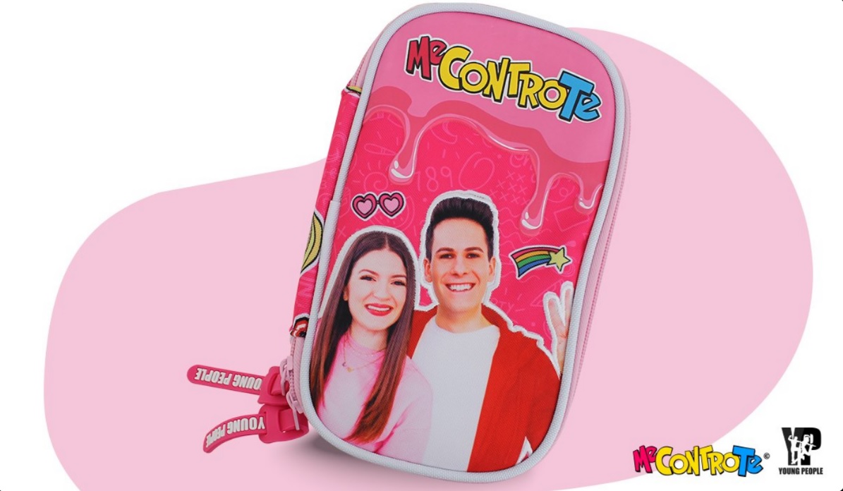 Astuccio-me-contro-te-jumbo-ovale-fucsia