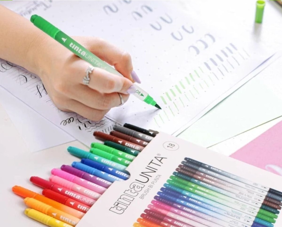 Set-18-Pennarelli-Brush-Bi-Punta-in-Scatola-di-Metallo-Tinta-Unita (4)